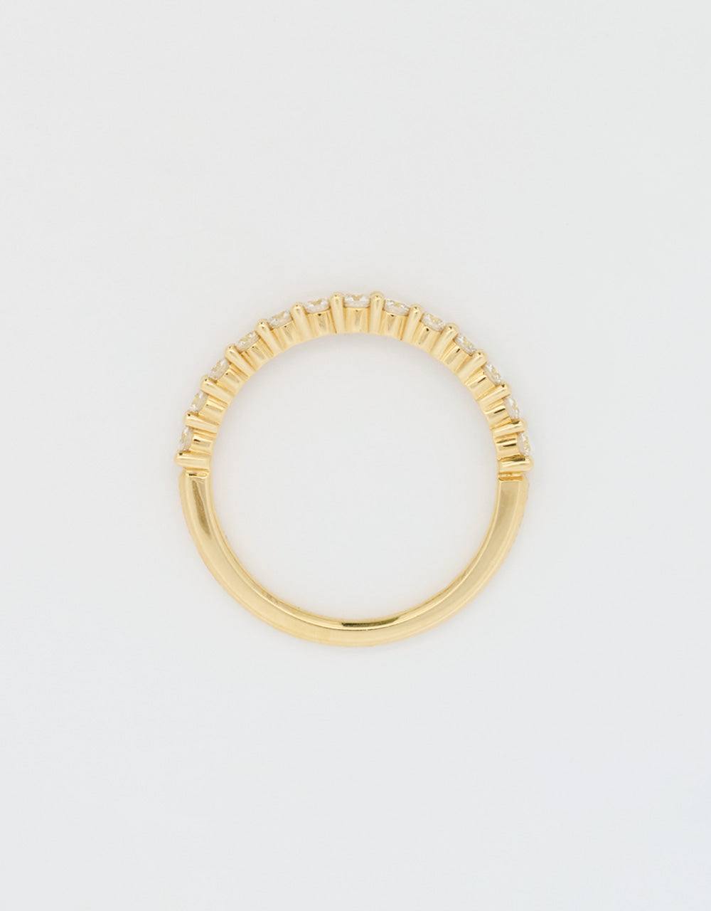 Argolla de una hilera de diamantes 0.5 quilates oro amarillo 18k