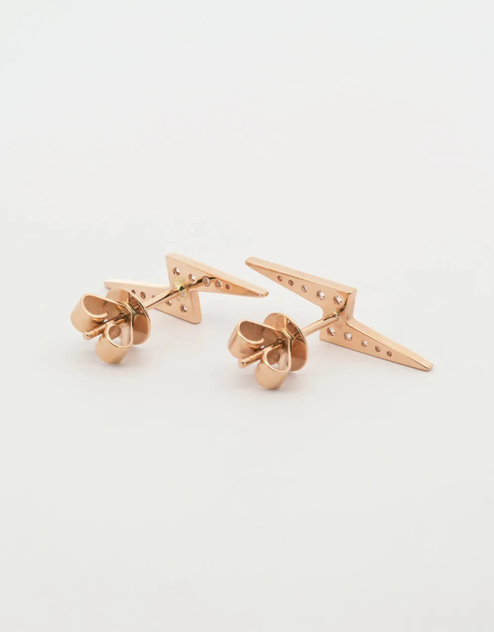 Aretes rayo con diamantes 0.30 quilates en oro rojo 18k
