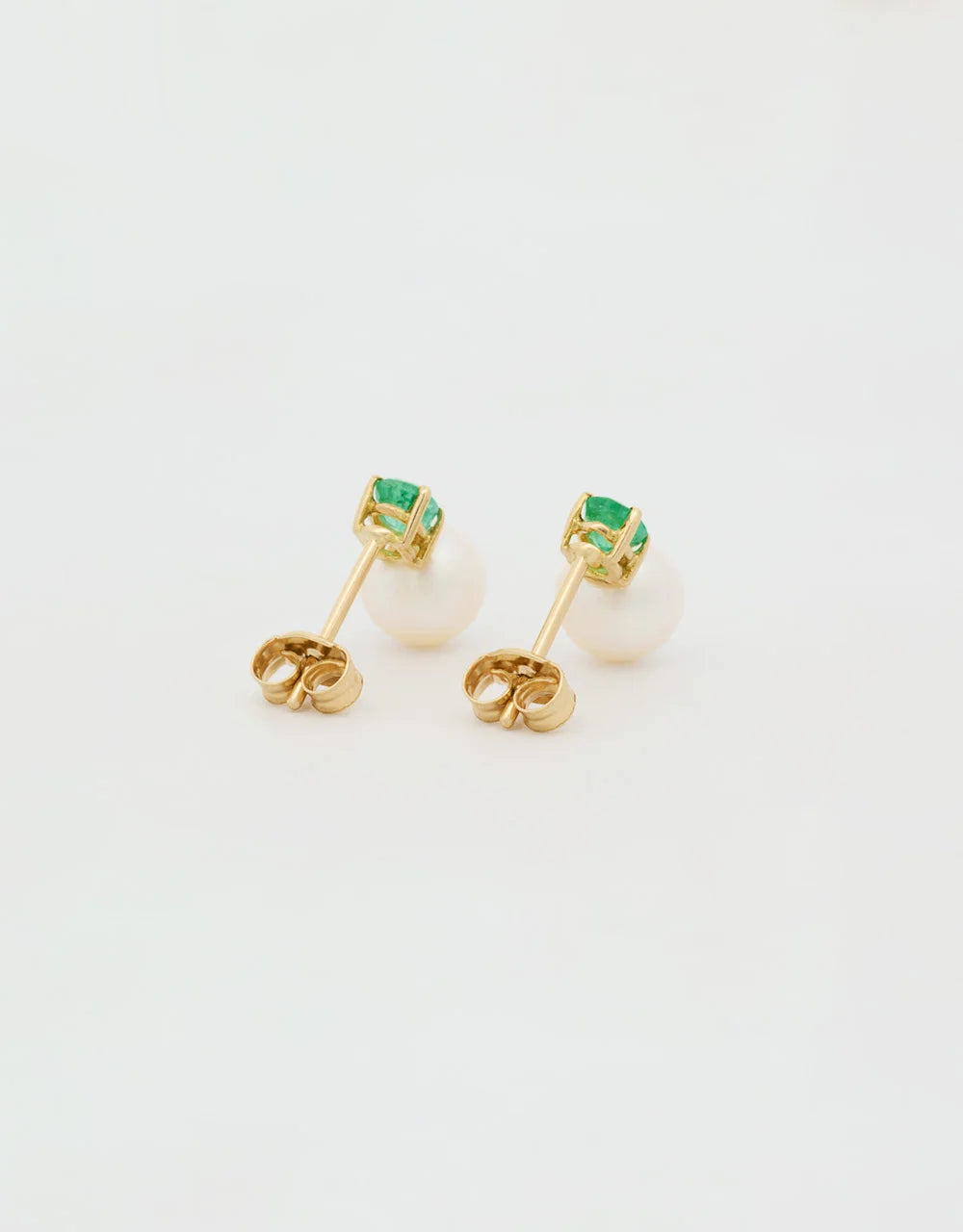 Topos de perla 6mm y esmeralda en oro amarillo 18k