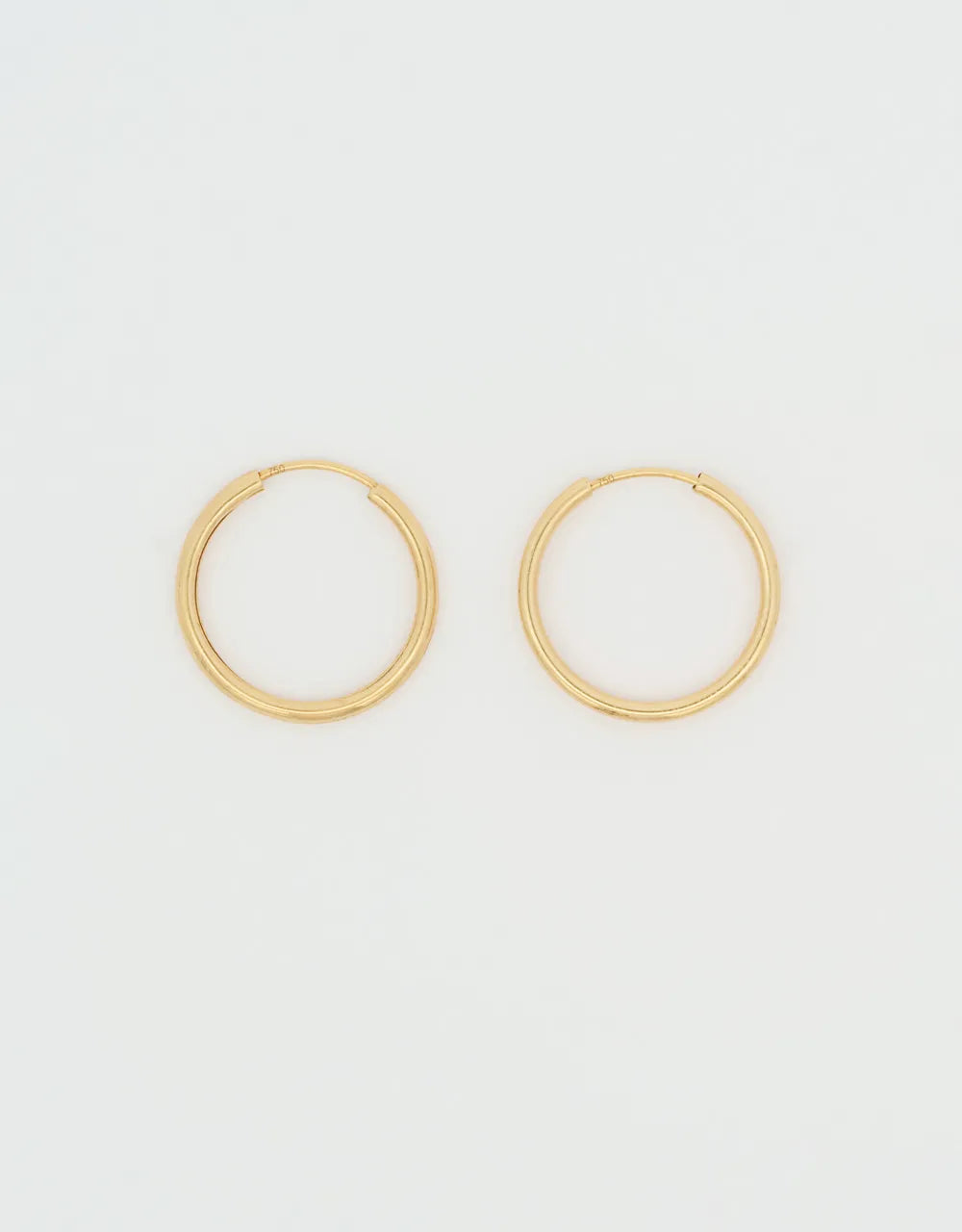 Candongas delgadas en oro amarillo 18k