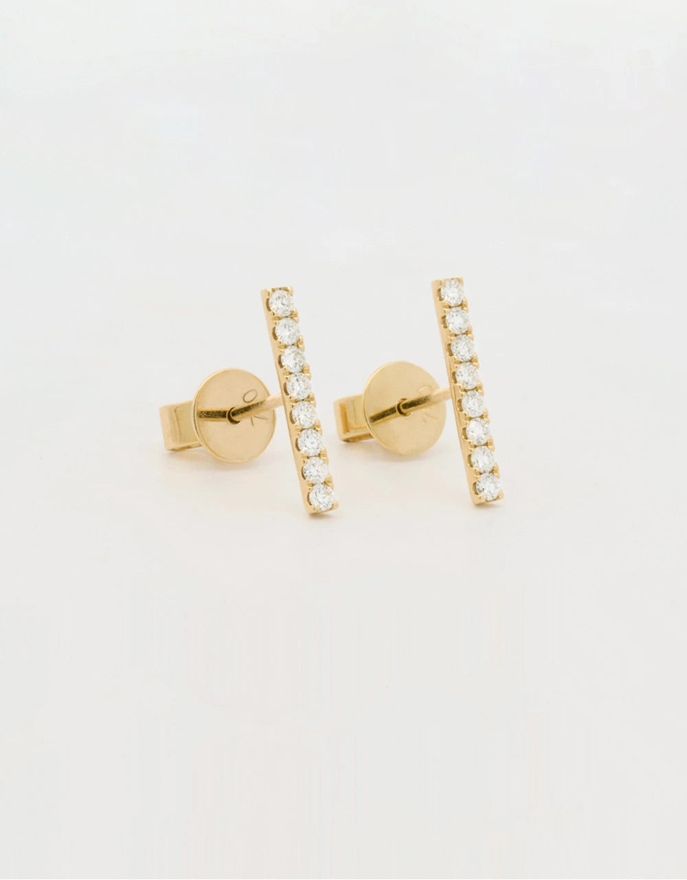 Topos barra de diamantes en oro amarillo de 18k
