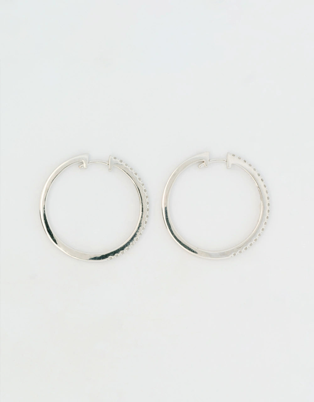 Candongas de diamantes en oro blanco 18k