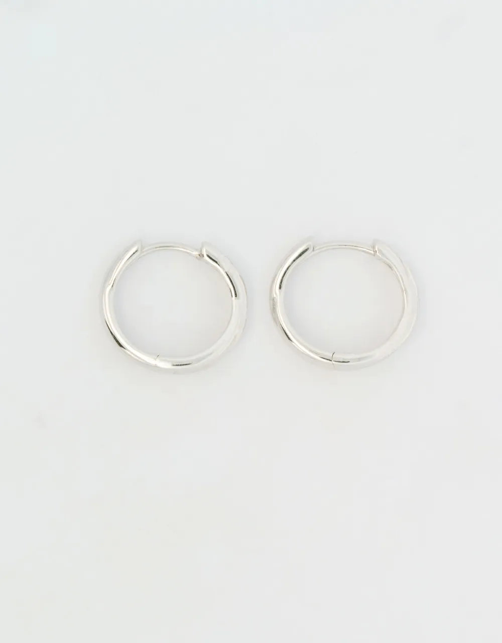Candongas mini de diamantes en oro blanco 18k