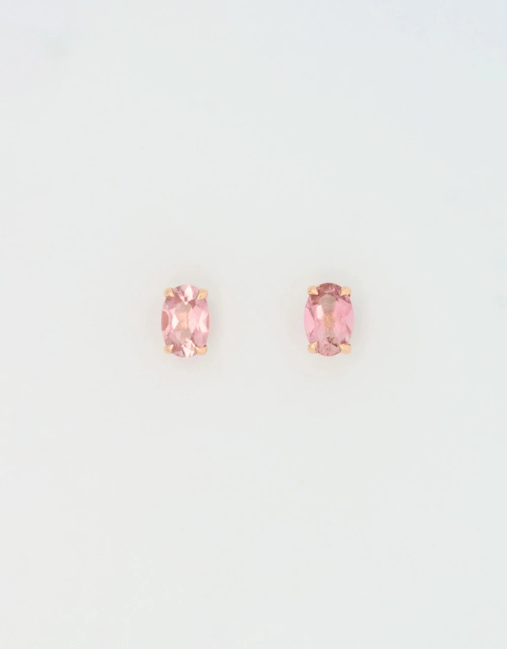 Topos de turmalina ovalados en oro rojo 18k