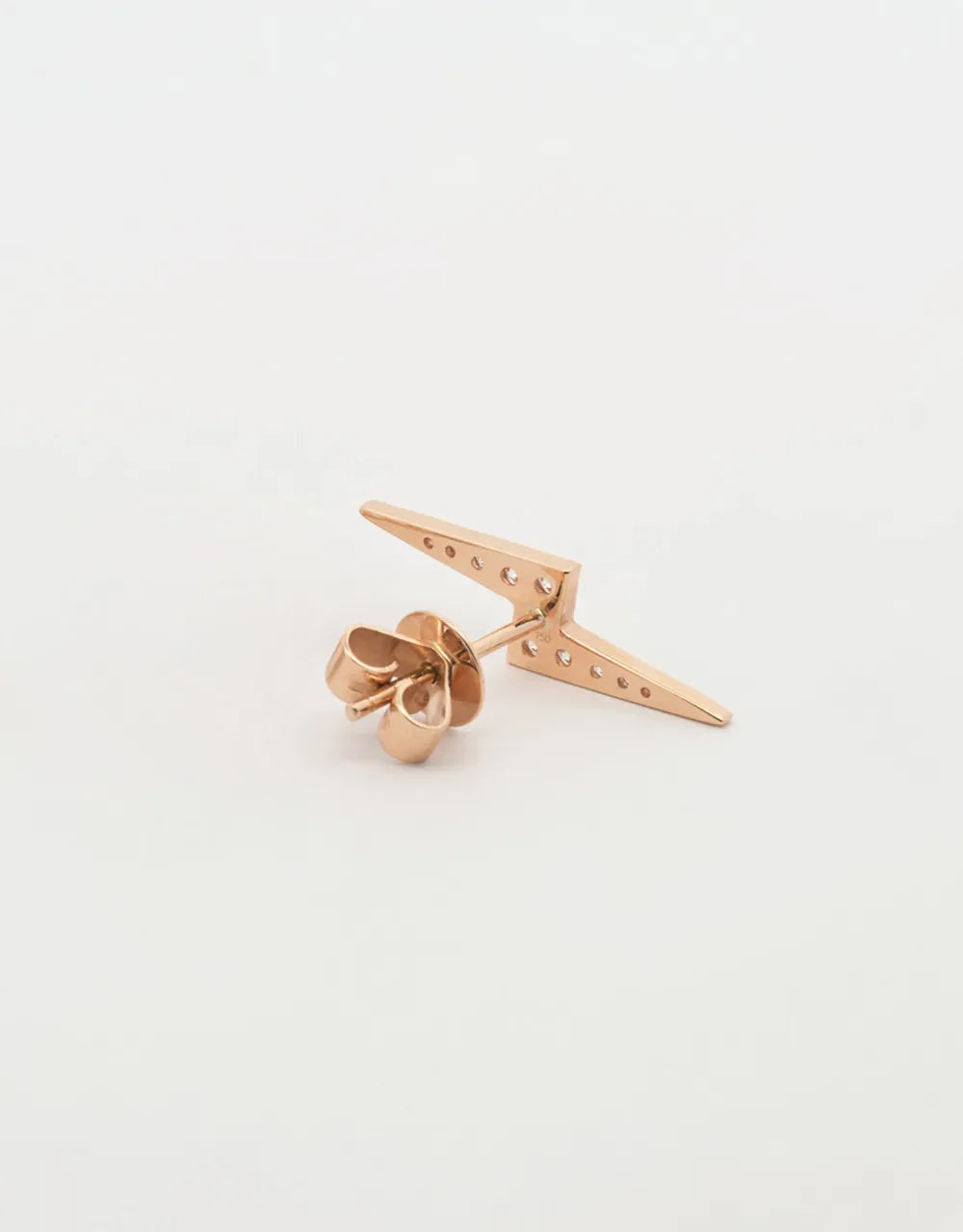 Arete individual de rayo con diamantes 0.17 quilates en oro amarillo 18k