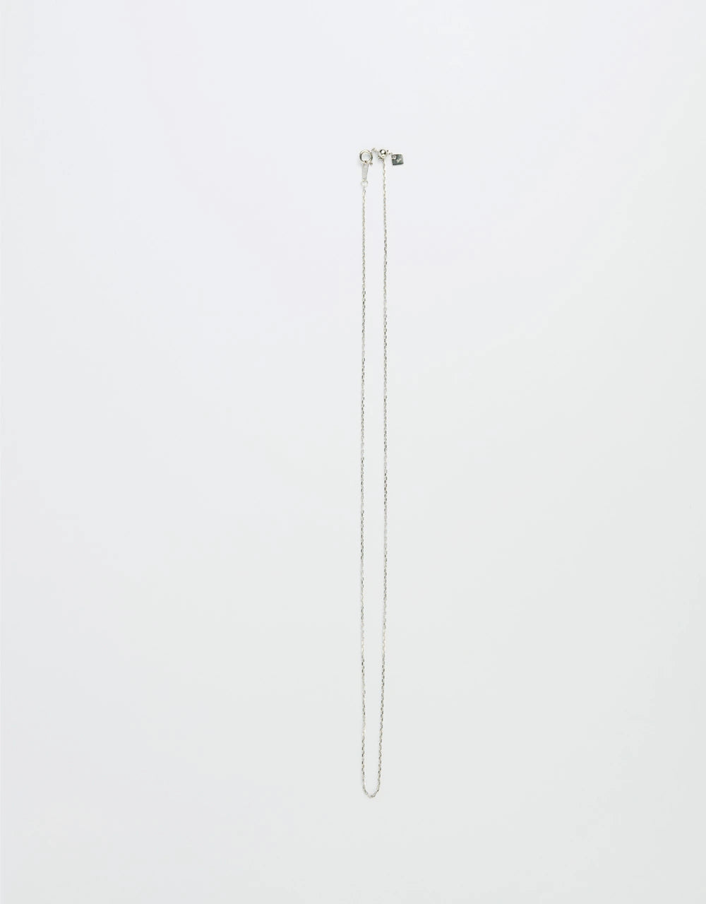 Cadena delgada graduable de 45 cm en oro blanco de 18k