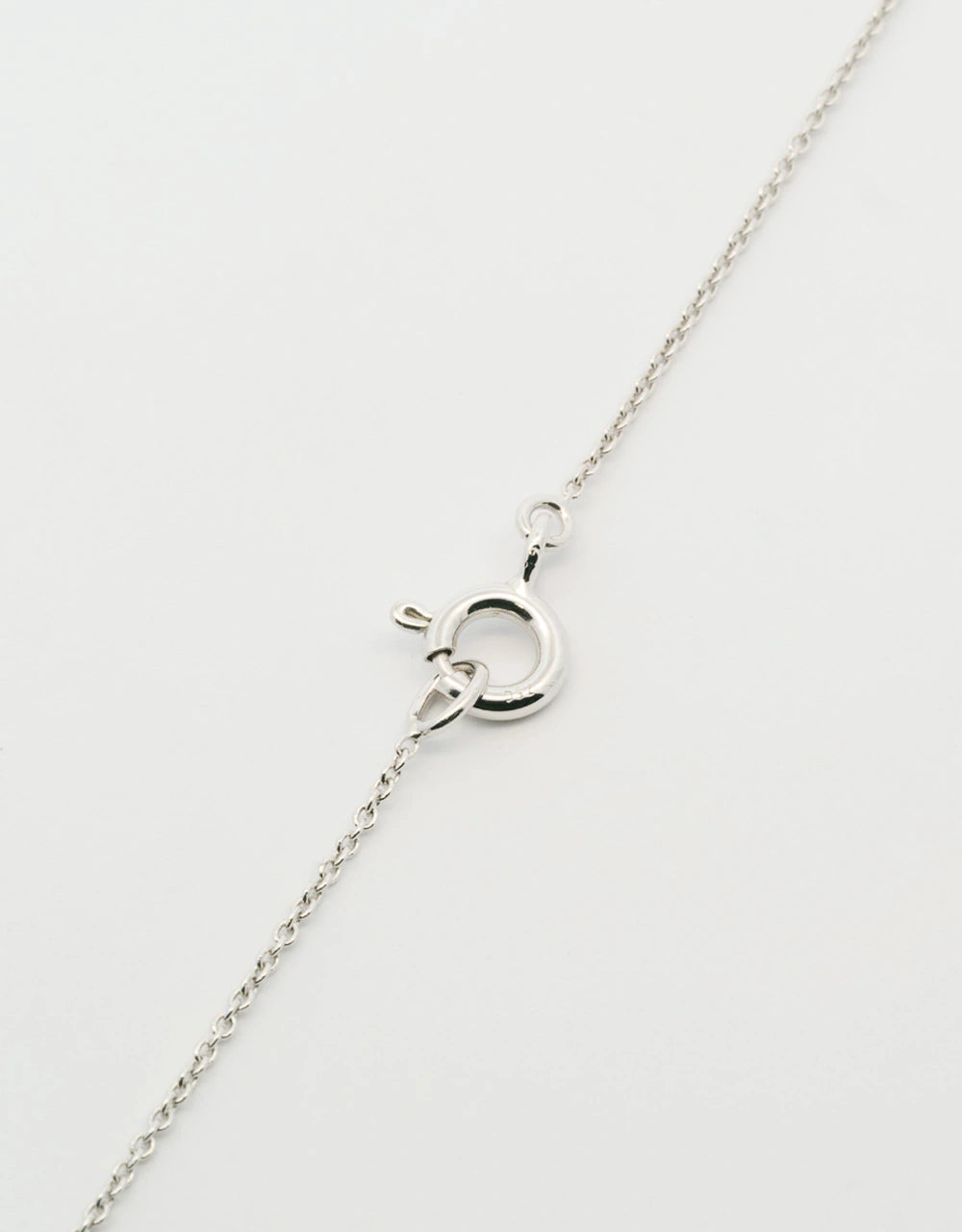 Gargantilla mini corazón de diamantes de 0.13 quilates en oro blanco de 18k
