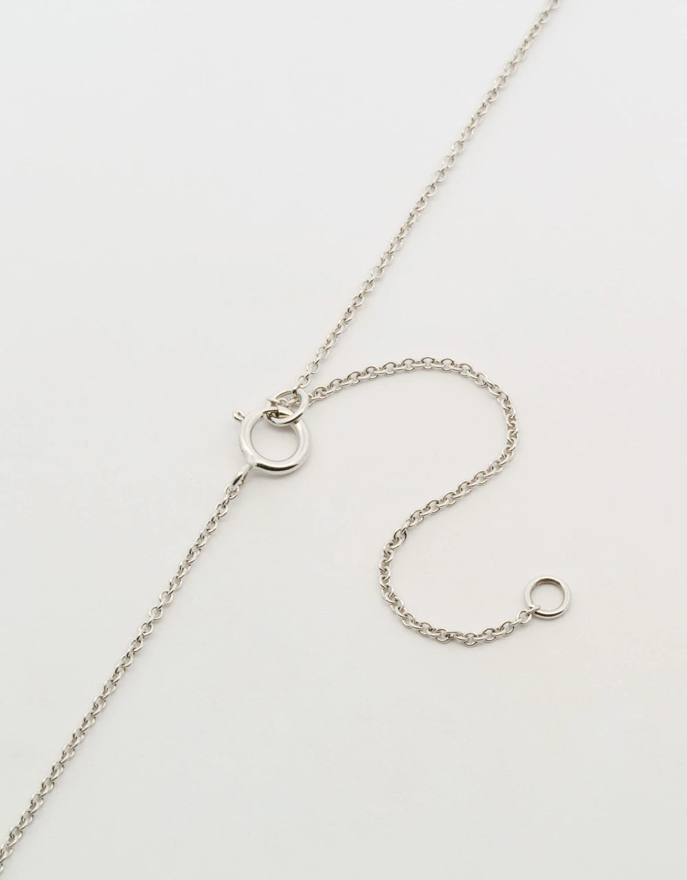 Gargantilla de zafiros en oro blanco de 18k
