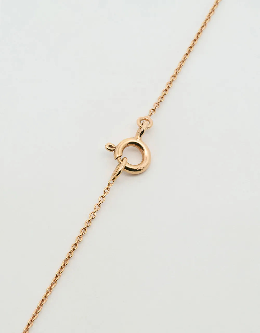 Gargantilla mini cruz de rubíes en oro rojo 18k
