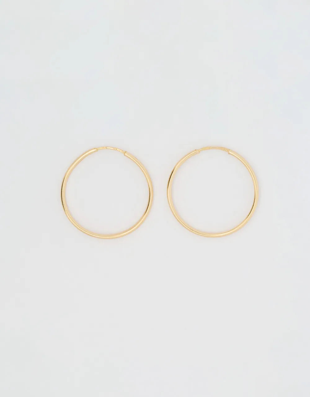 Candonga delgada de 17mm en oro amarillo 18k