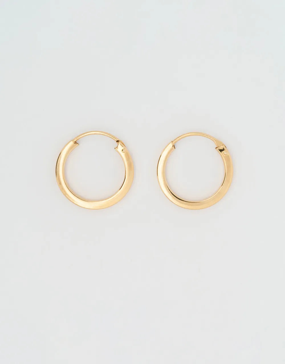 Candonga plana lisa en oro amarillo 18k 13mm