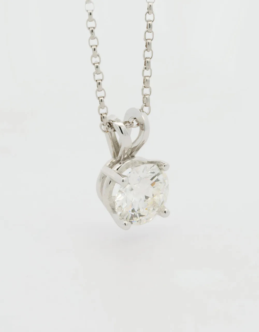 Dije diamante solitario de 1 quilate en oro blanco de 18k
