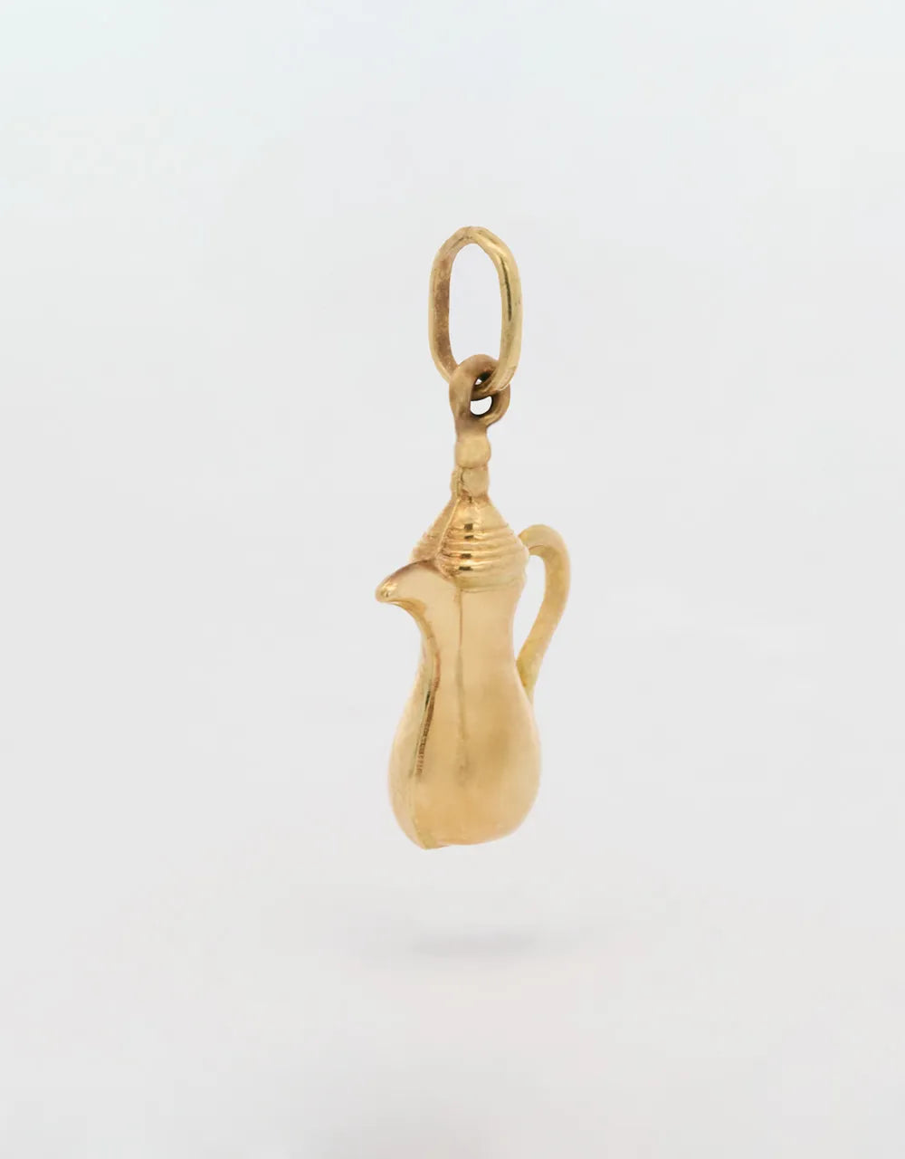 Dije de jarra en oro amarillo de 18k