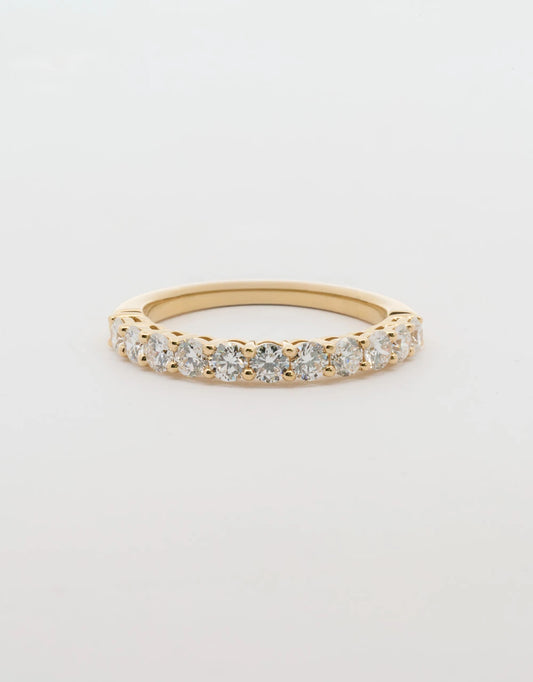 Argolla de una hilera de diamantes 0.75 quilates oro amarillo 18k