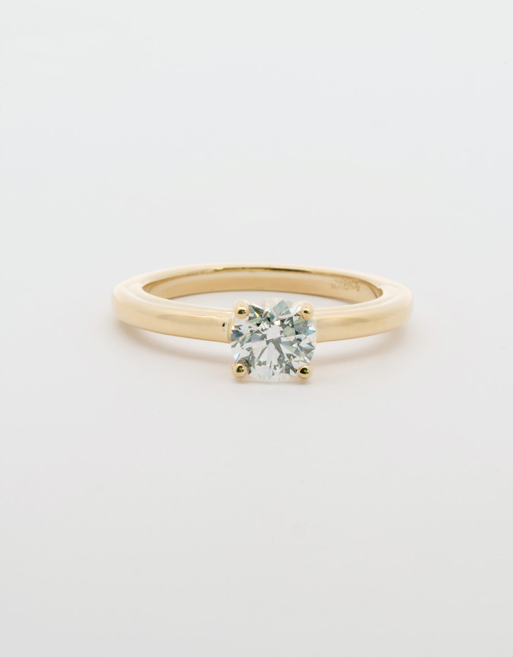 Anillo solitario de 0.7 quilates oro amarillo 18k