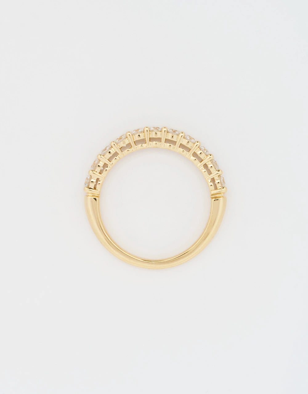 Argolla de una hilera de diamantes 0.75 quilates oro amarillo 18k
