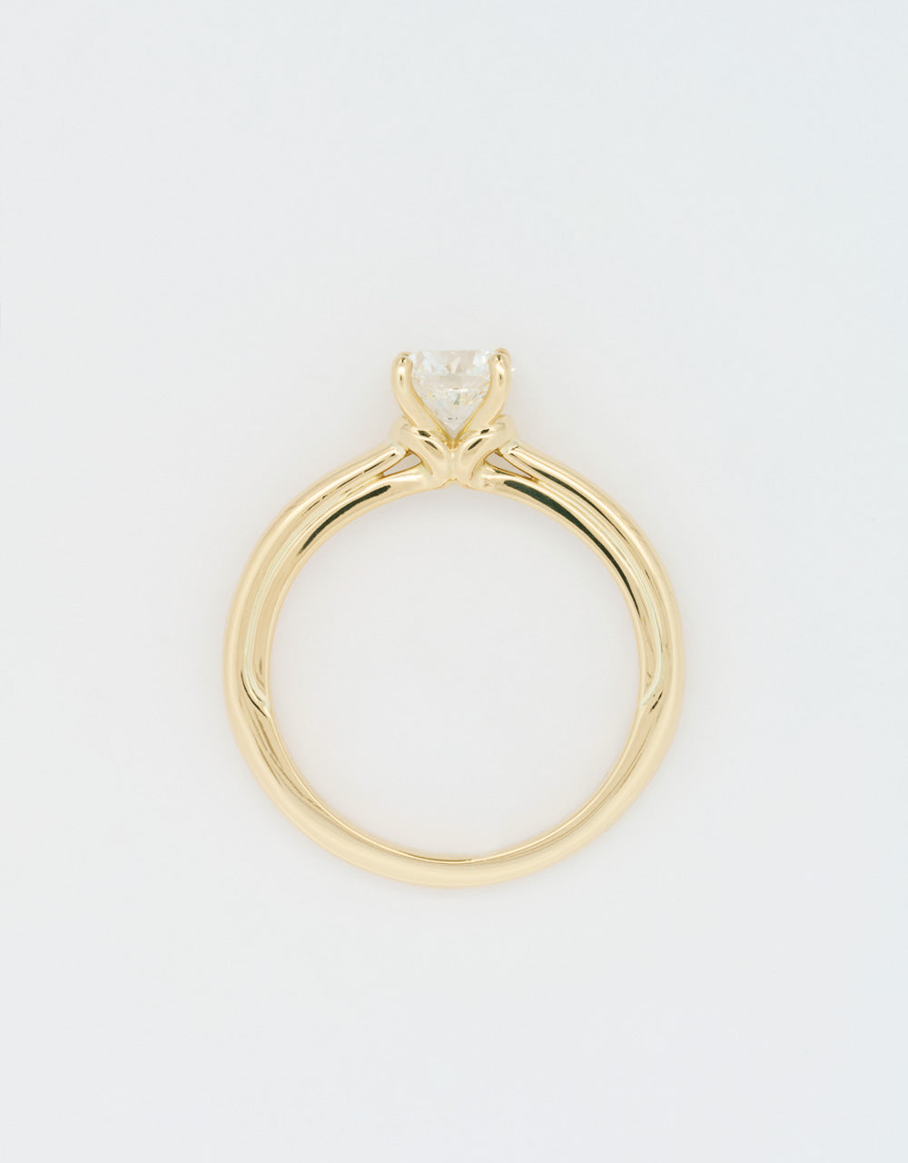 Anillo solitario de 0.7 quilates oro amarillo 18k