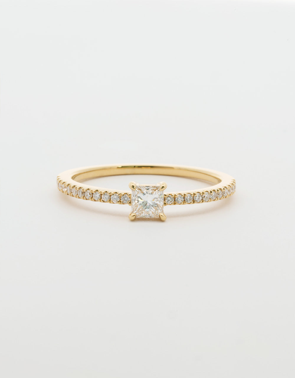 Anillo diamante central princess 0,39 quilates oro amarillo 18k
