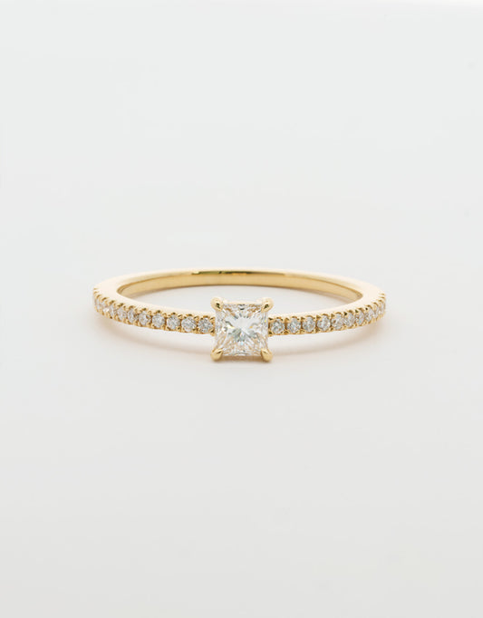 Anillo diamante central princess 0.39 quilates oro amarillo 18k