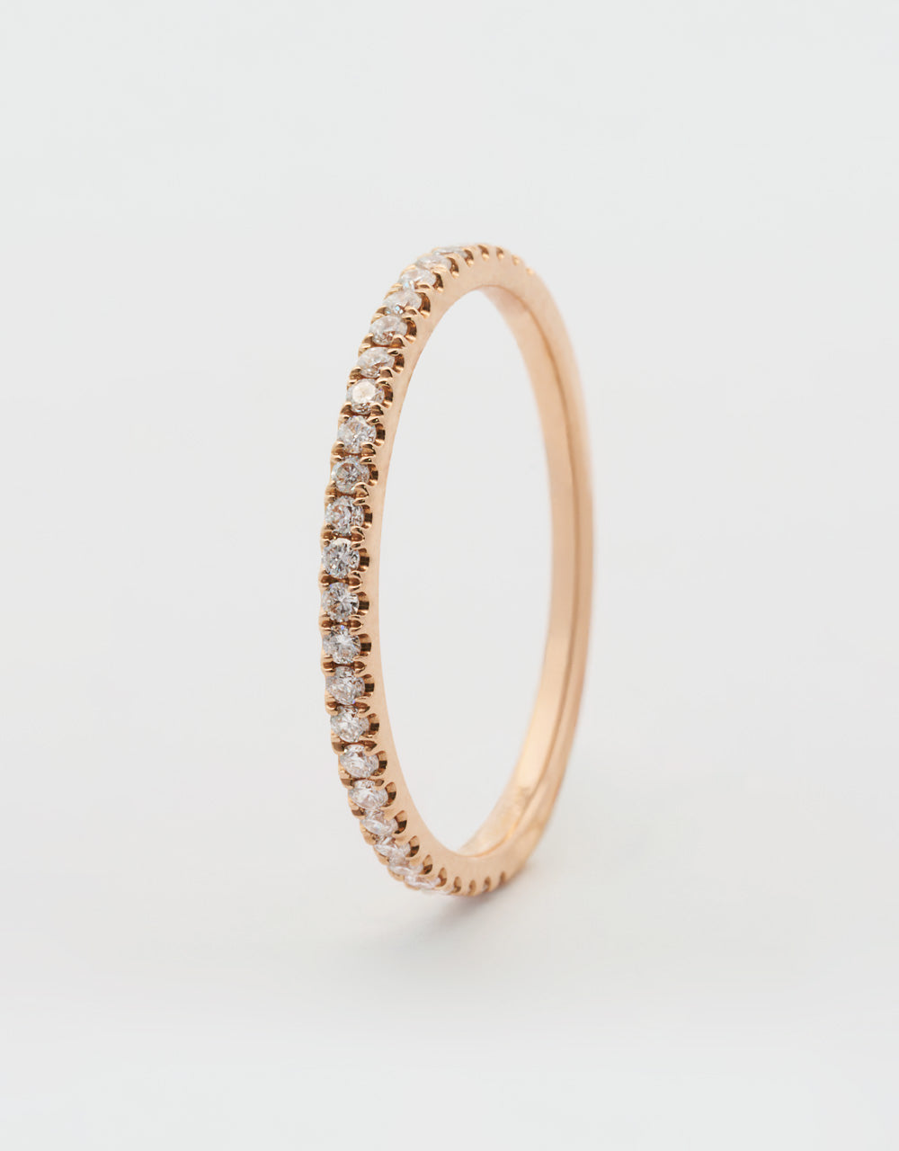 Argolla una hilera de diamantes de 0.19 quilates oro rojo 18k