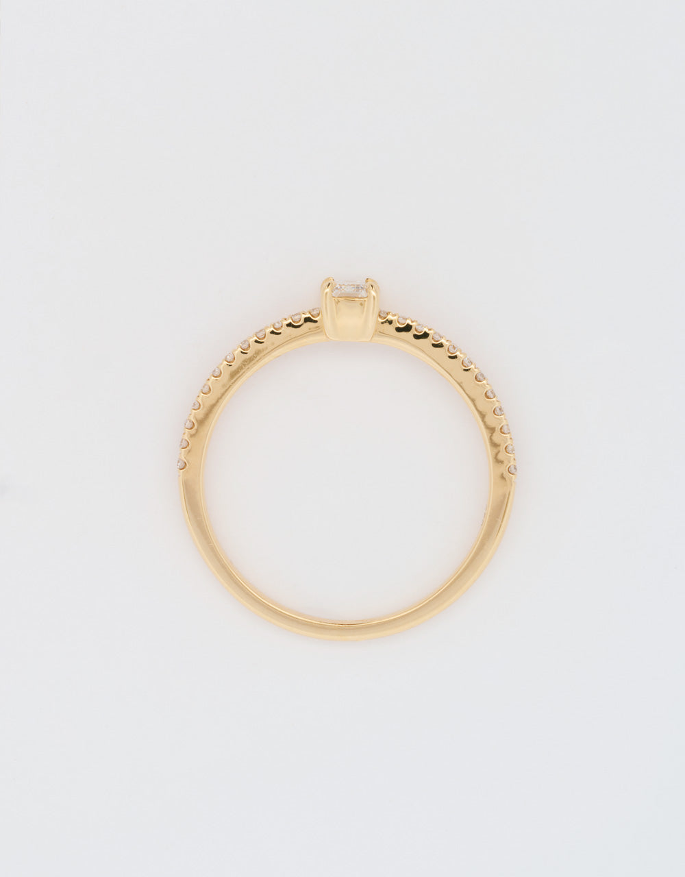 Anillo diamante central baguette 0,37 quilates oro amarillo 18k