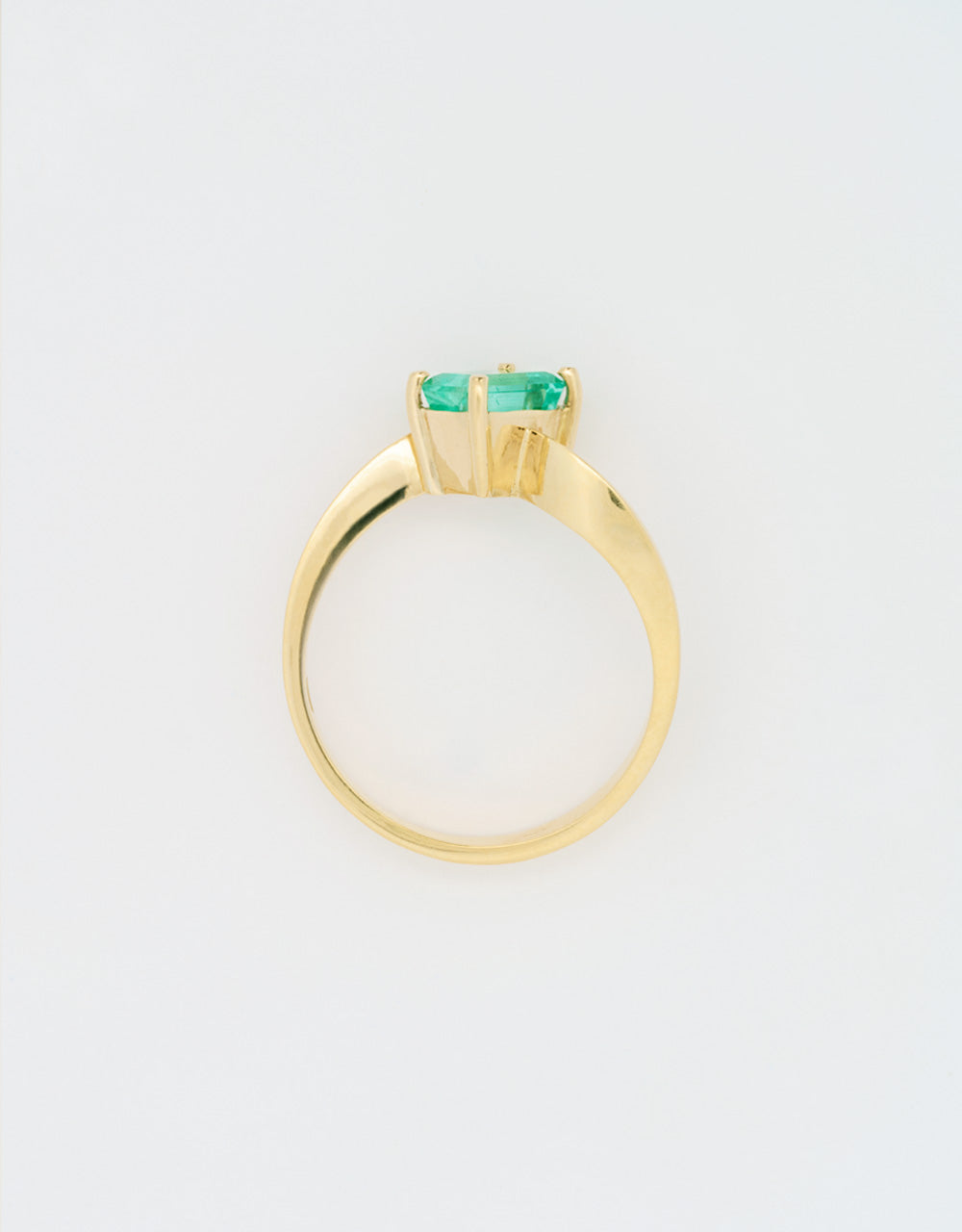 Anillo solitario esmeralda de 1 quilate en oro amarillo 18k