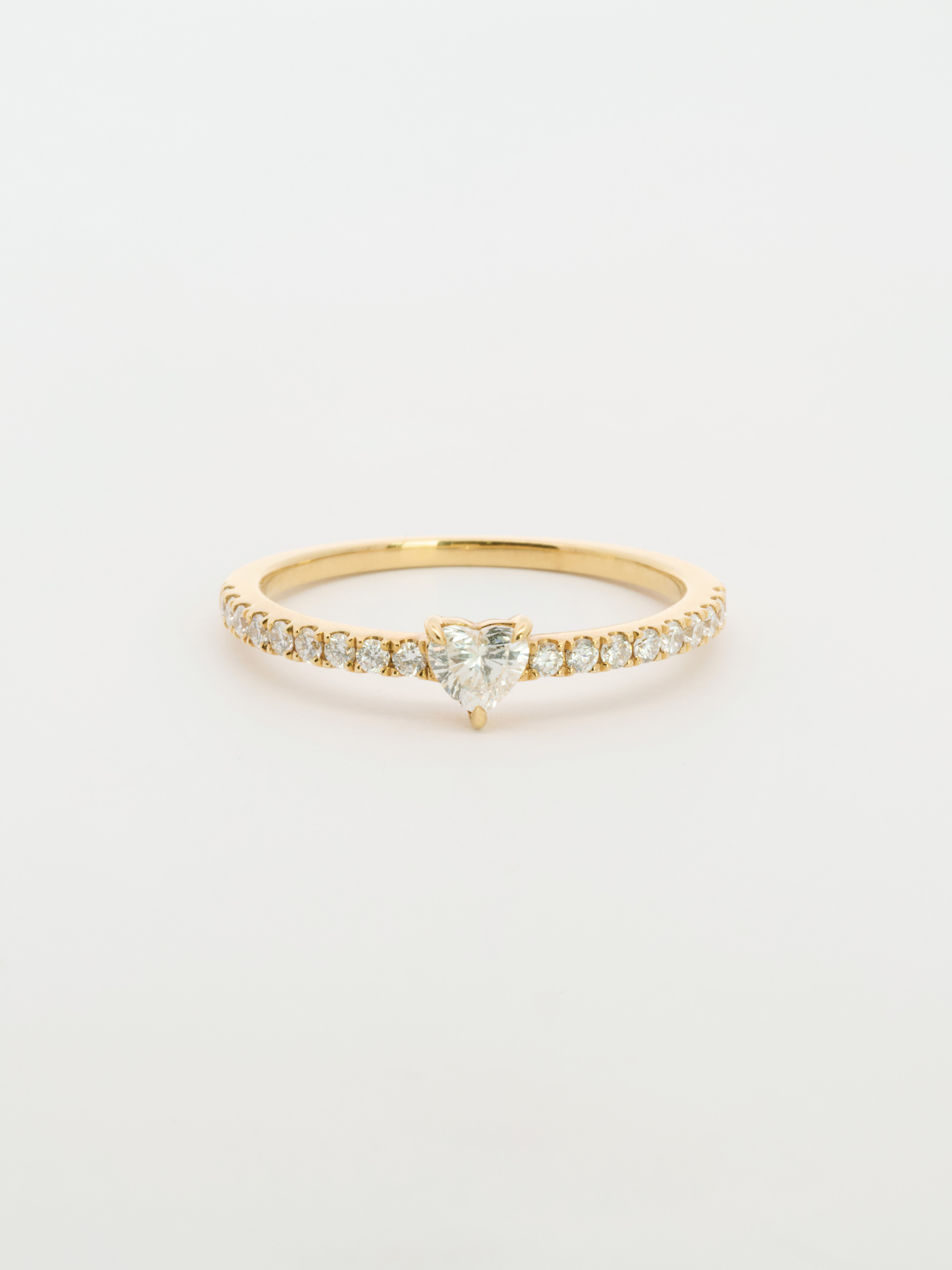 Anillo diamante central corazón 0,4 quilates oro amarillo 18k