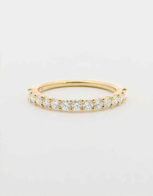 Argolla de una hilera de diamantes 0.5 quilates oro amarillo 18k