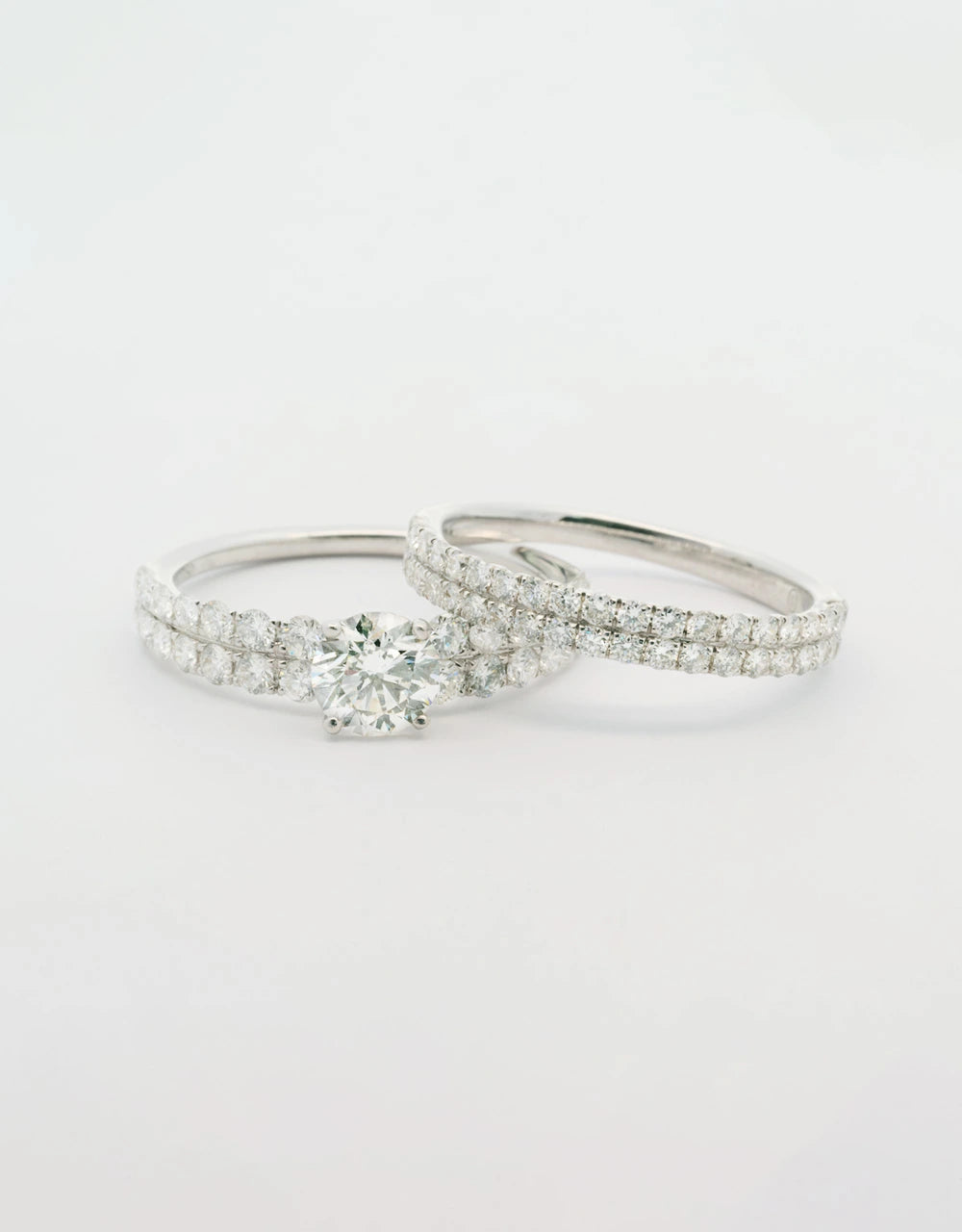 Argolla pisargolla oro blanco 18k con diamante central de 0.7 quilates