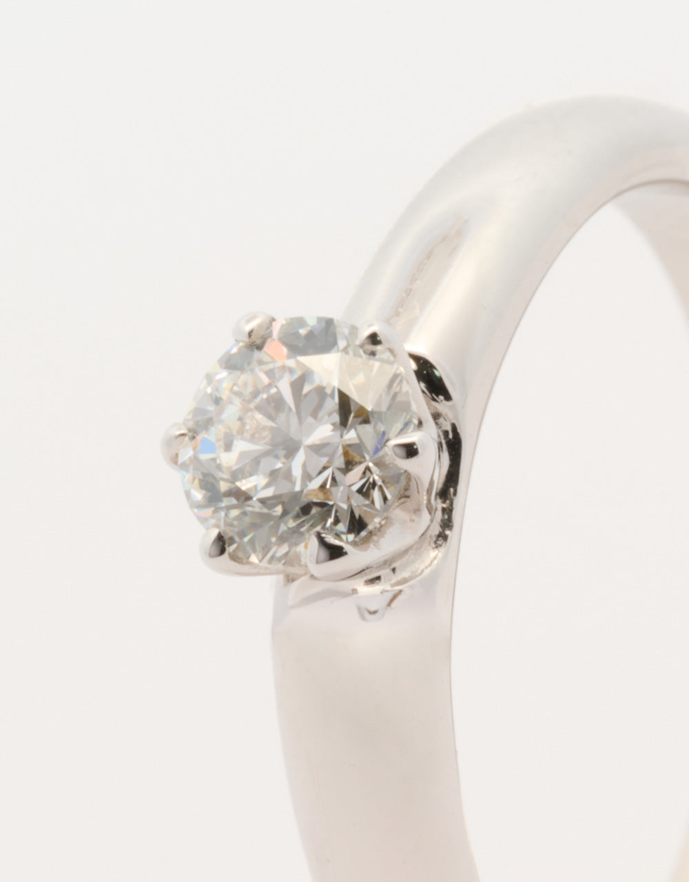 Anillo solitario de 0.5 quilates oro blanco 18k