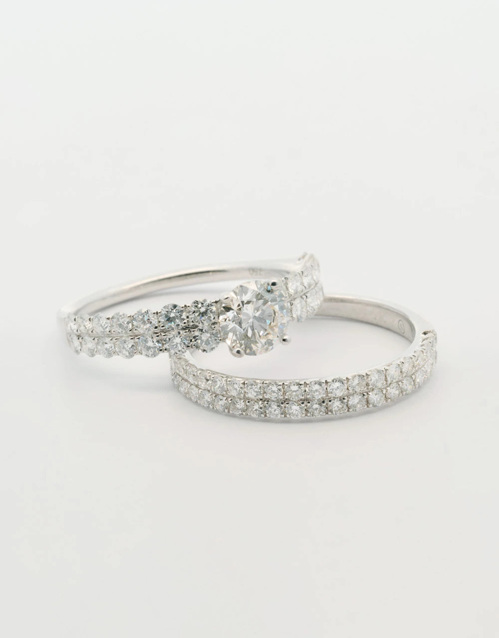 Argolla pisargolla oro blanco 18k con diamante central de 0.9 quilates