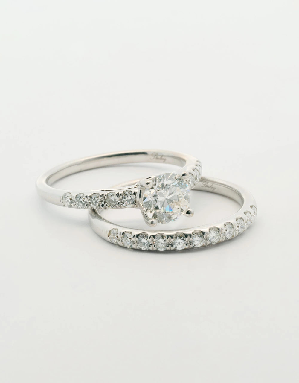 Argolla pisargolla oro blanco 18k con diamante central de 0.96 quilates