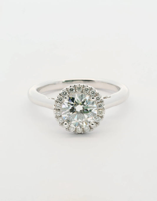Anillo de diamantes piedra central de 1.25 quilates en oro blanco 18k