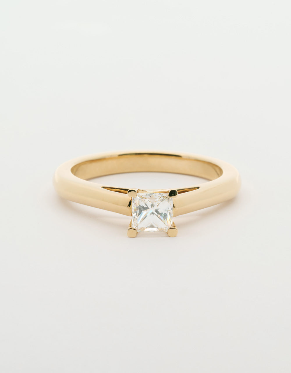 Anillo diamante central princess 0.5 quilates oro amarillo 18k