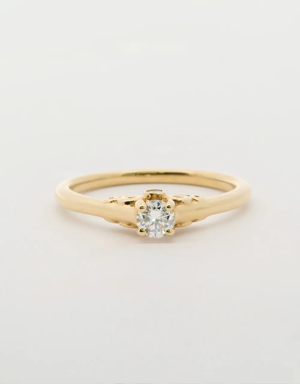 Anillo solitario diamante central de 0.21 quilates en oro amarillo 18k