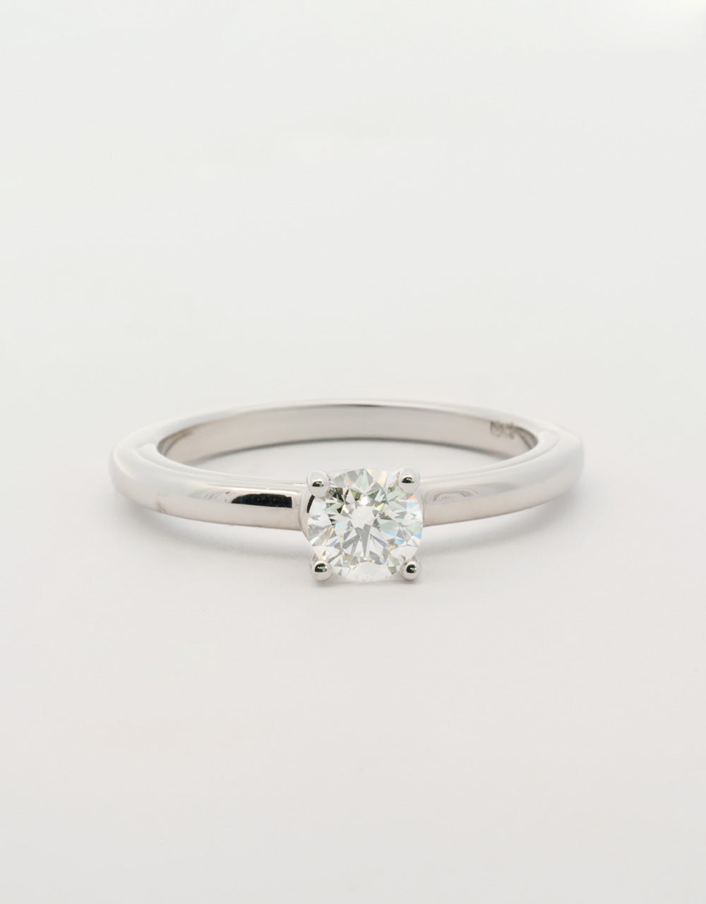 Anillo solitario de 0,5 quilates oro blanco 18k