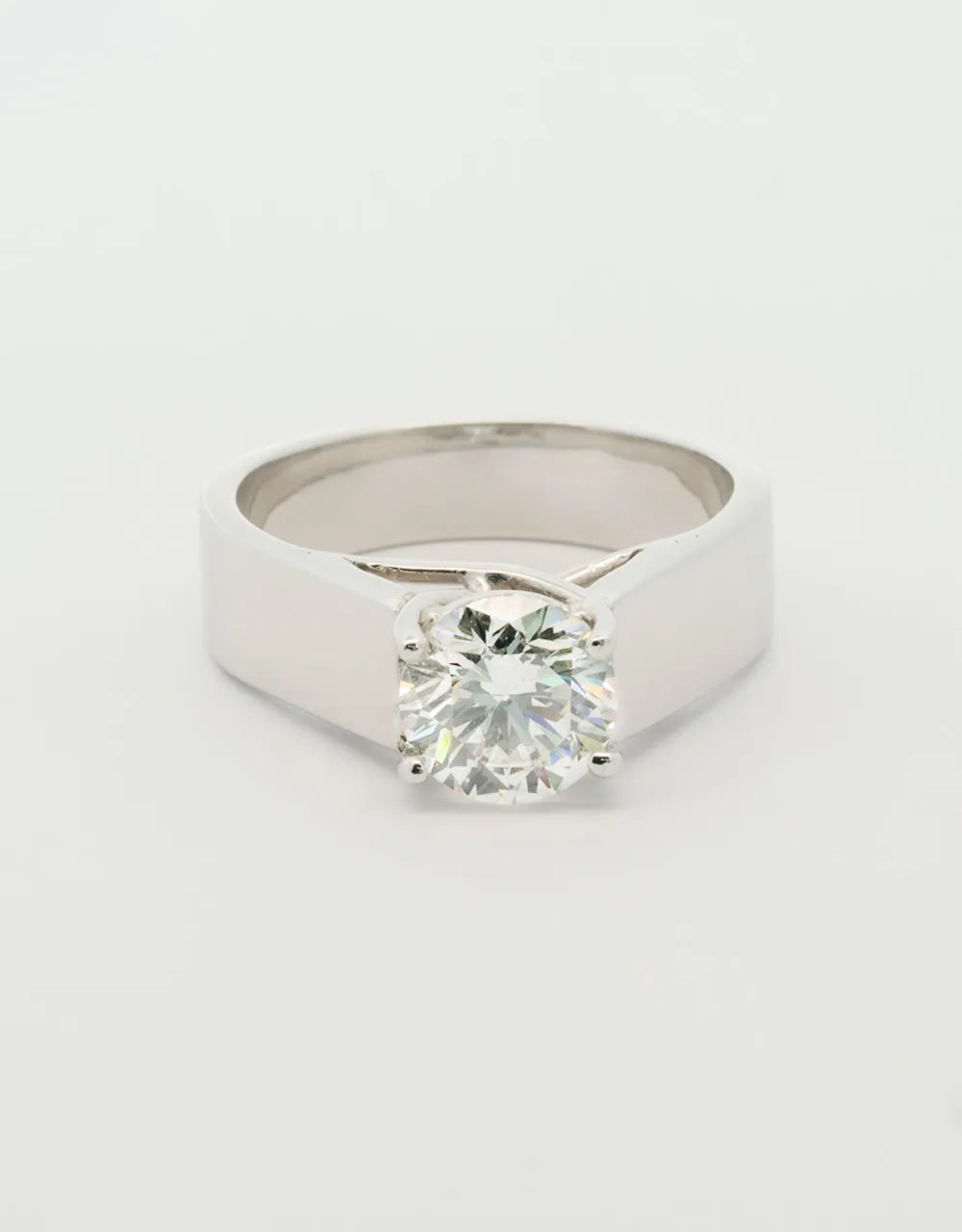 Anillo solitario diamante central de 1.54 quilates en oro blanco 18k