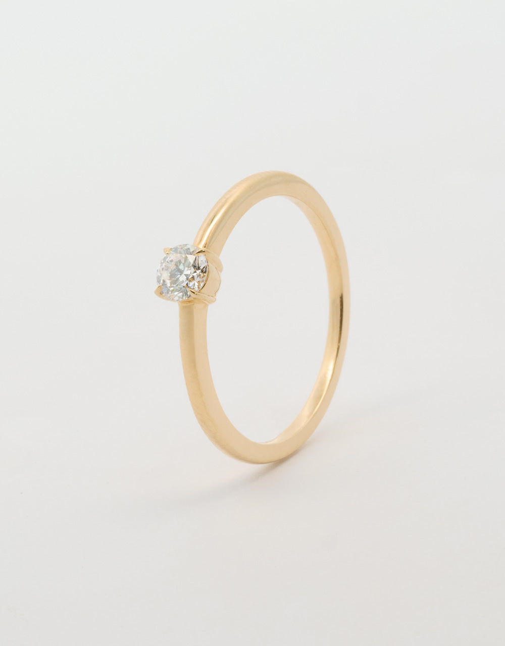 Anillo solitario de 0.24 quilates oro amarillo 18k