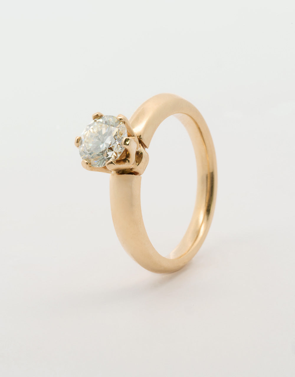 Anillo solitario de 1.06 quilates oro amarillo 18k