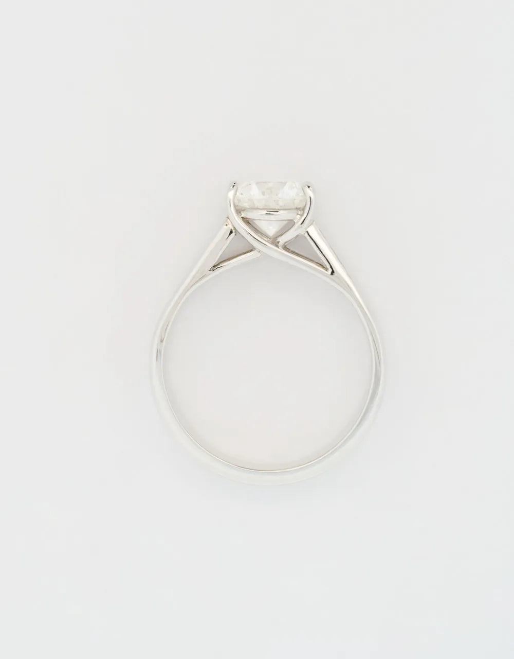 Anillo solitario diamante central de 1,54 quilates en oro blanco 18k