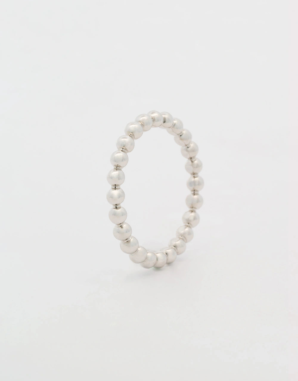Argolla sin fin bolitas en oro blanco 18k