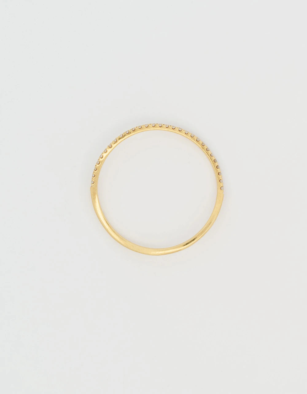 Argolla curva de diamantes en oro amarillo 18k