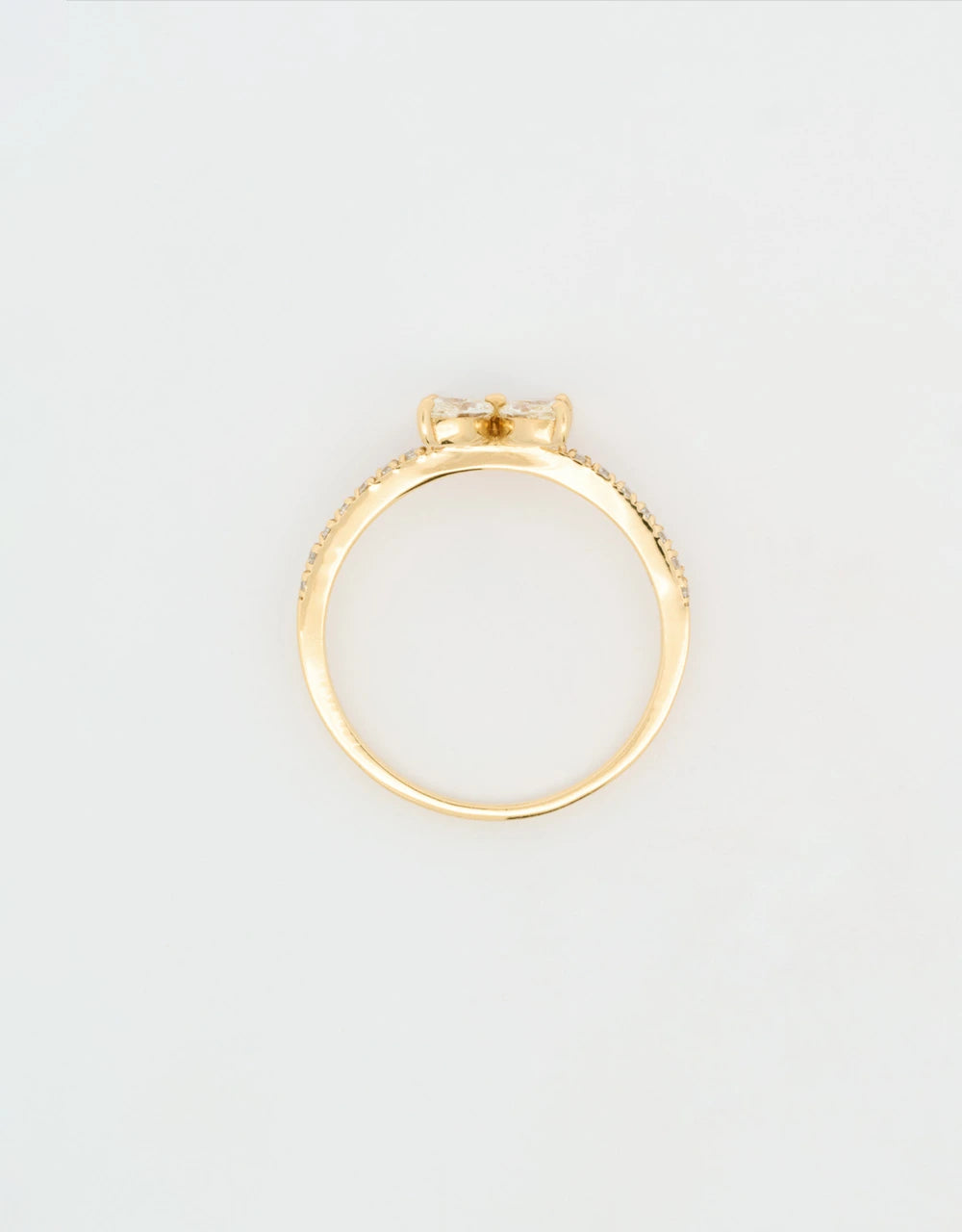 Anillo de flor de diamantes de 0.57 quilates en oro amarillo 18k