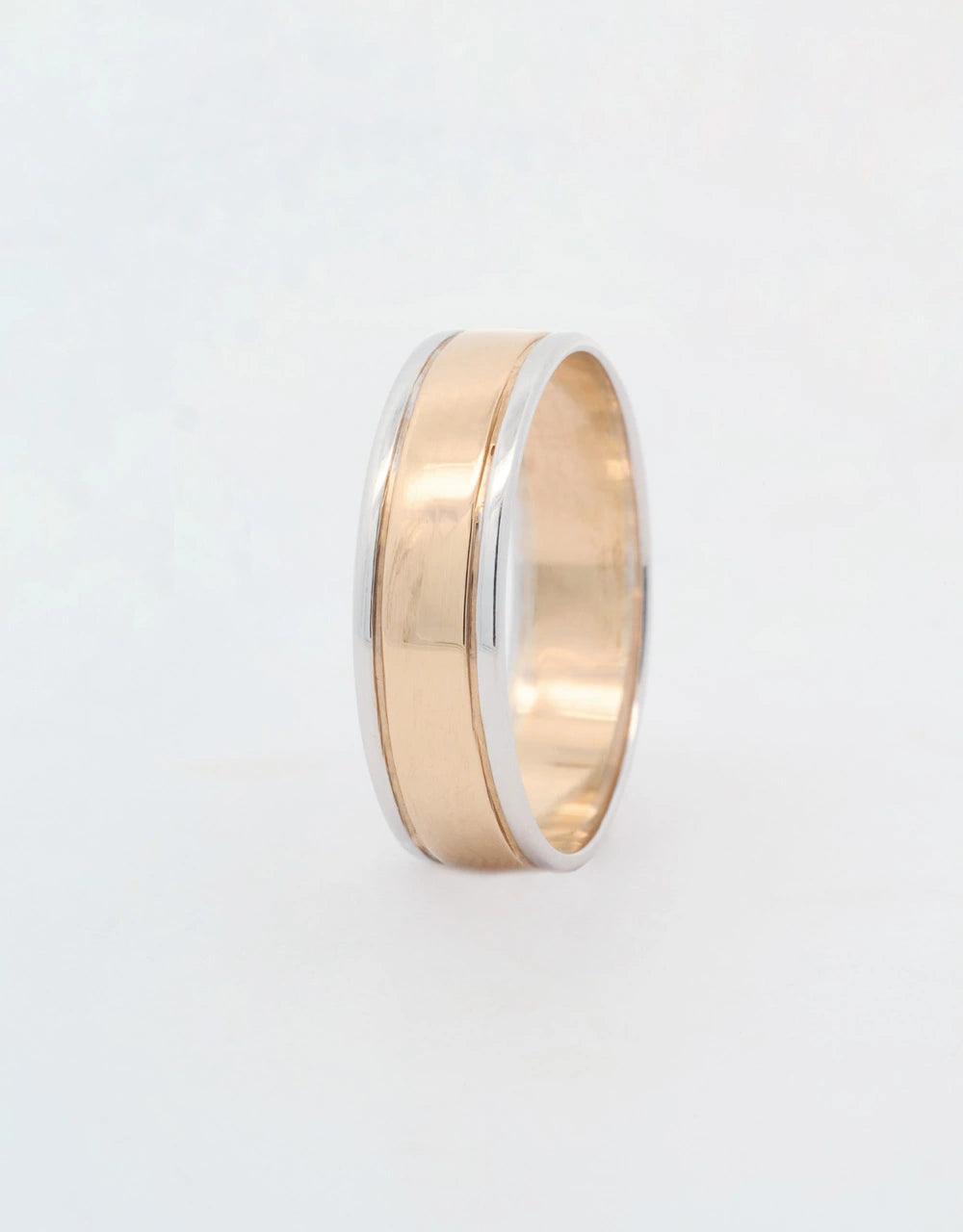 Argolla en oro blanco y oro amarillo de 18k