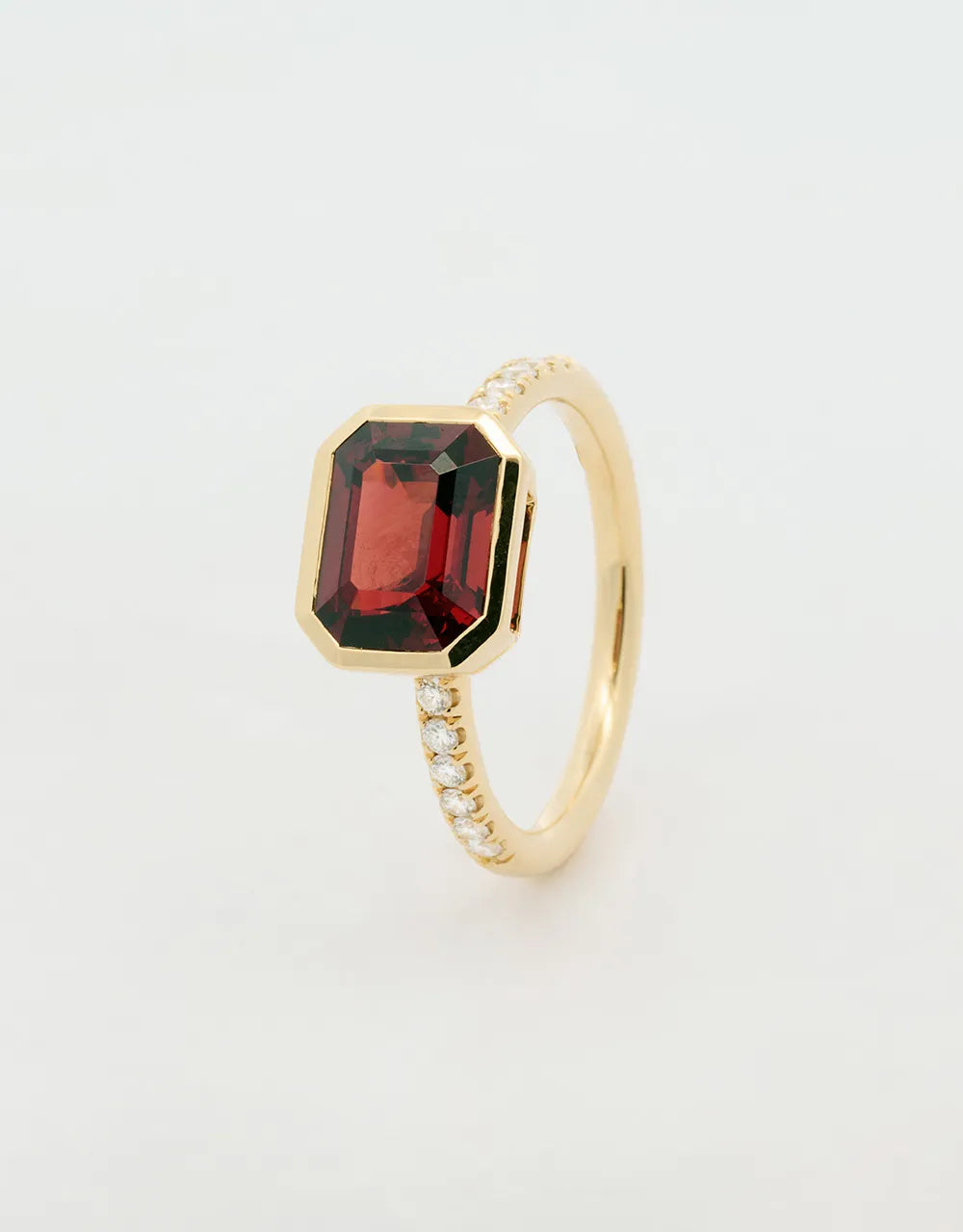 Anillo de diamante garnet de 2.94 quilates en oro amarillo 18k