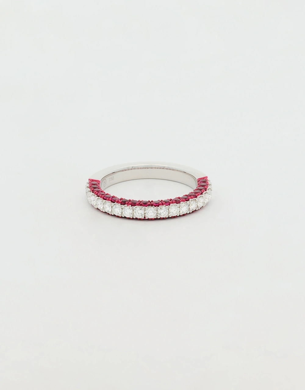 Argolla de diamantes y rubíes oro blanco 18k