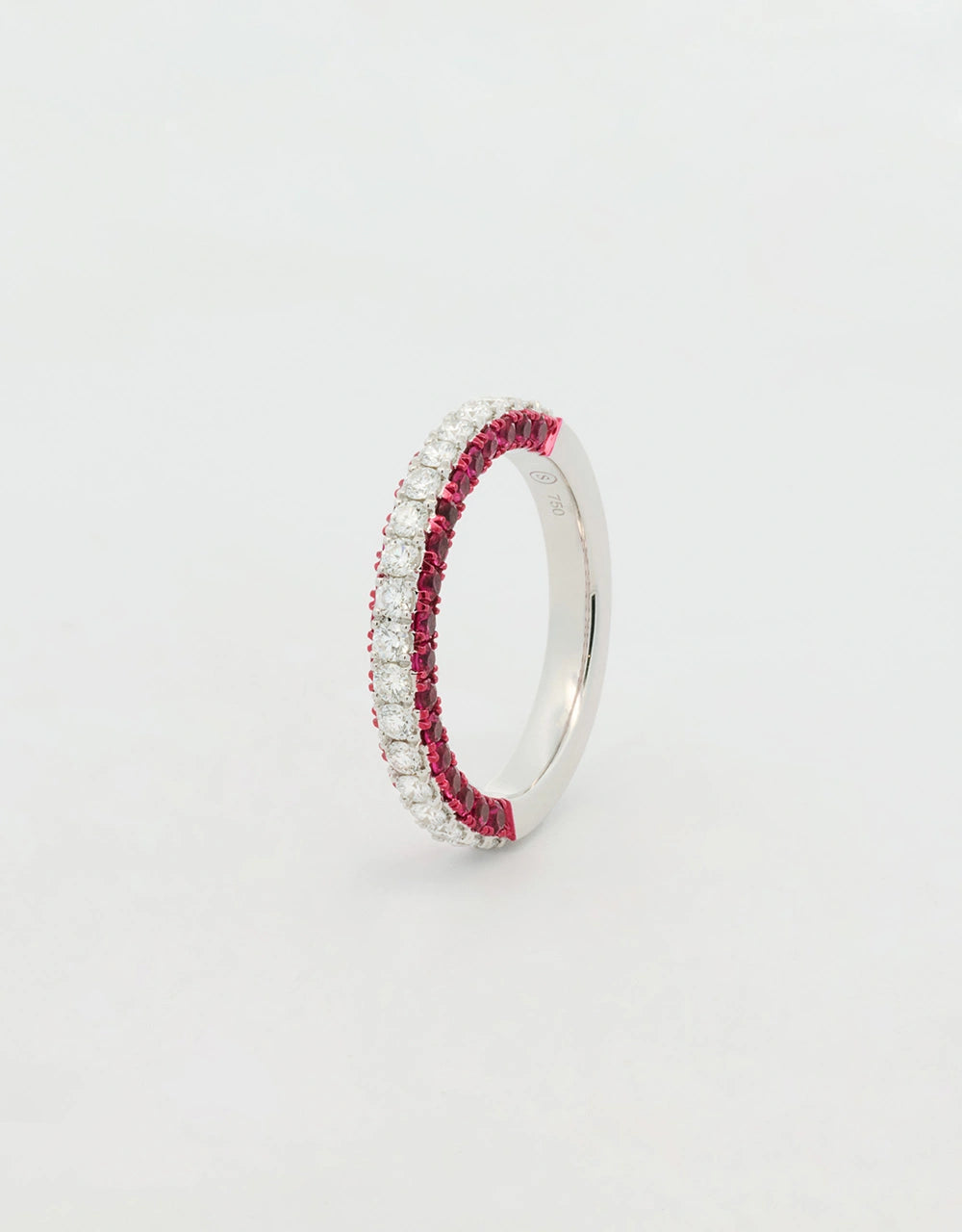 Argolla de diamantes y rubíes oro blanco 18k