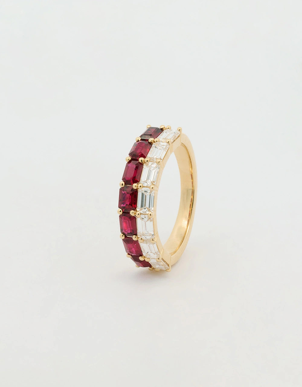 Argolla de diamantes y rubíes oro amarillo 18k