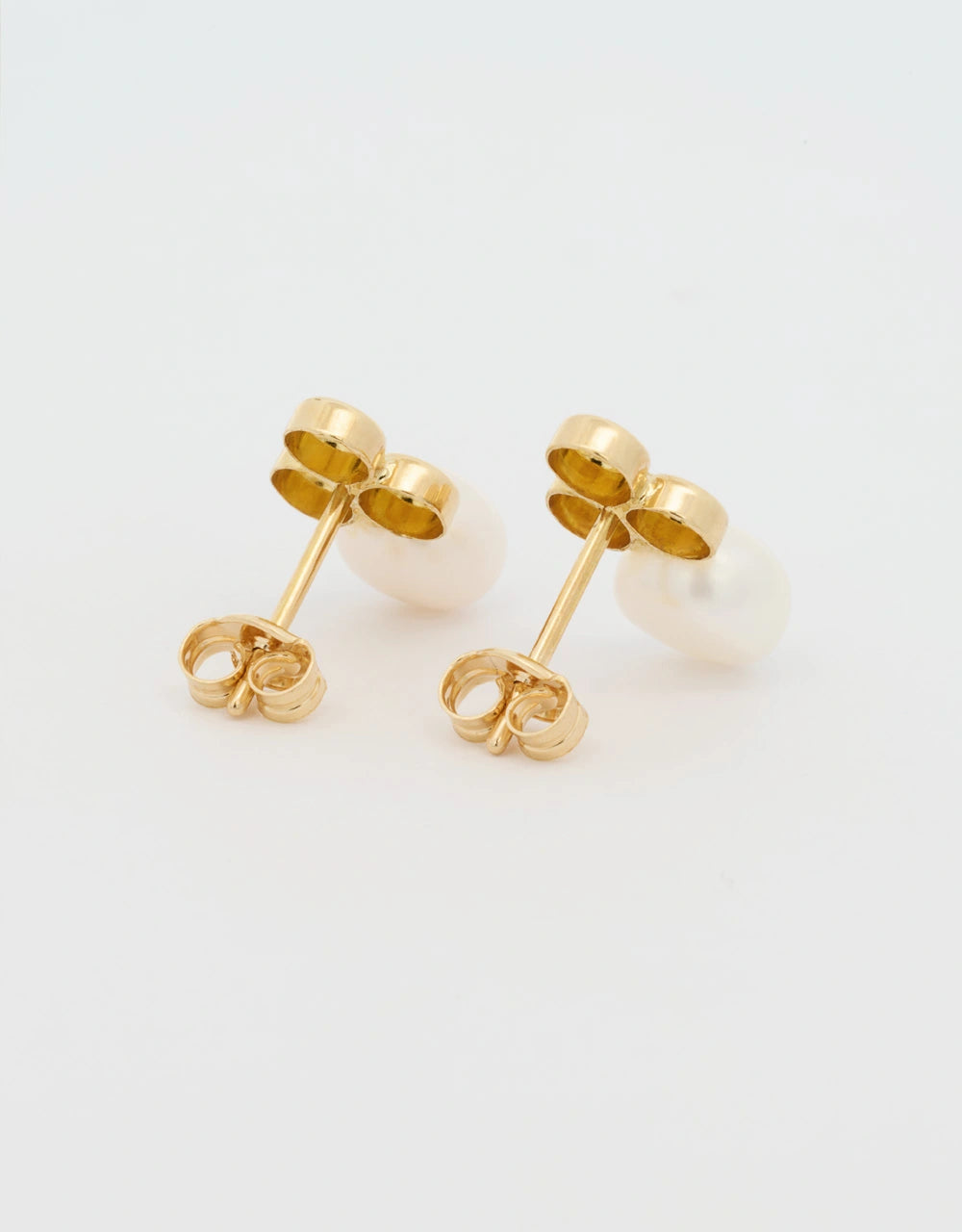 Aretes trebol en oro 18k con perla china de 6mm