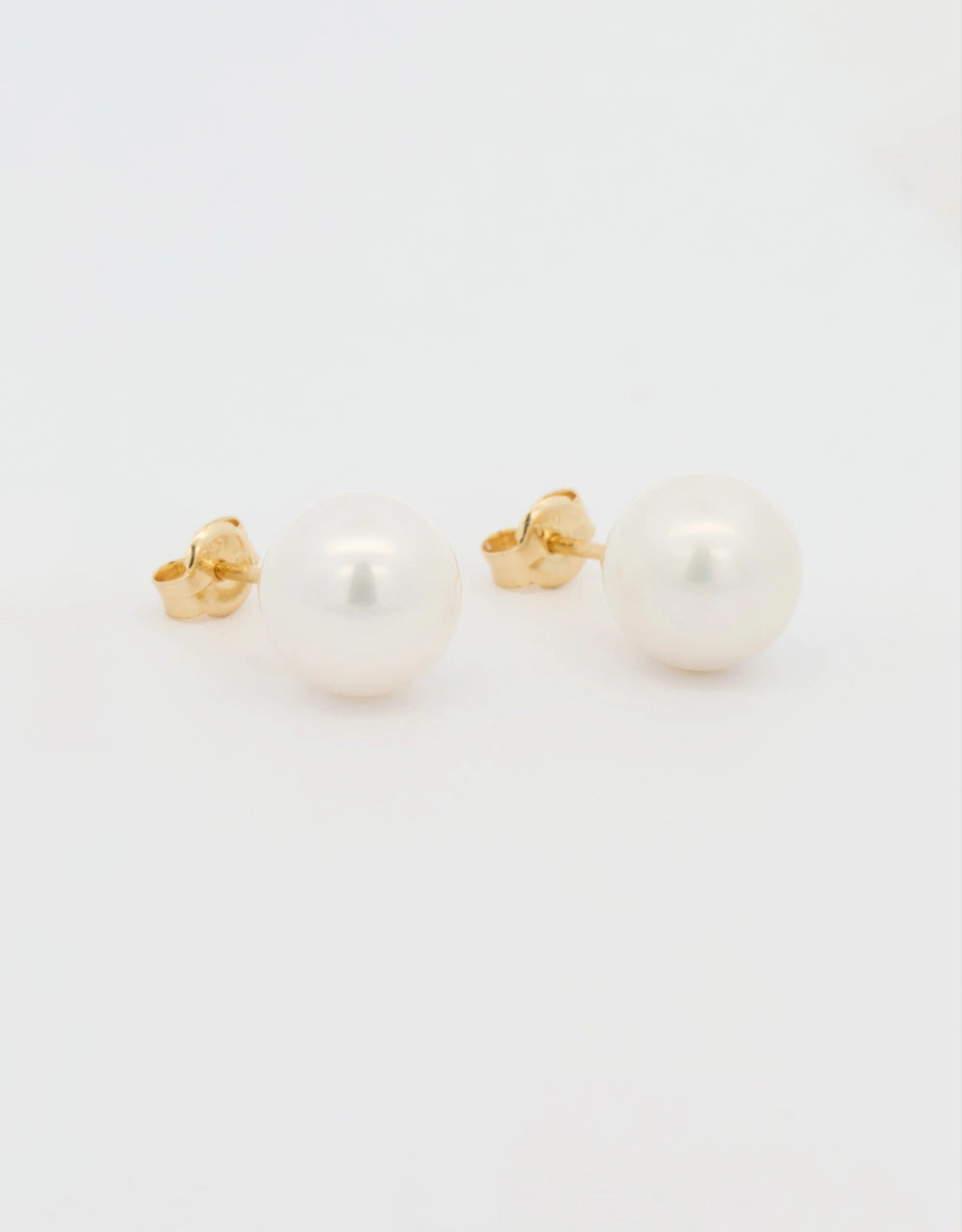 Topos perla en oro amarillo 18k